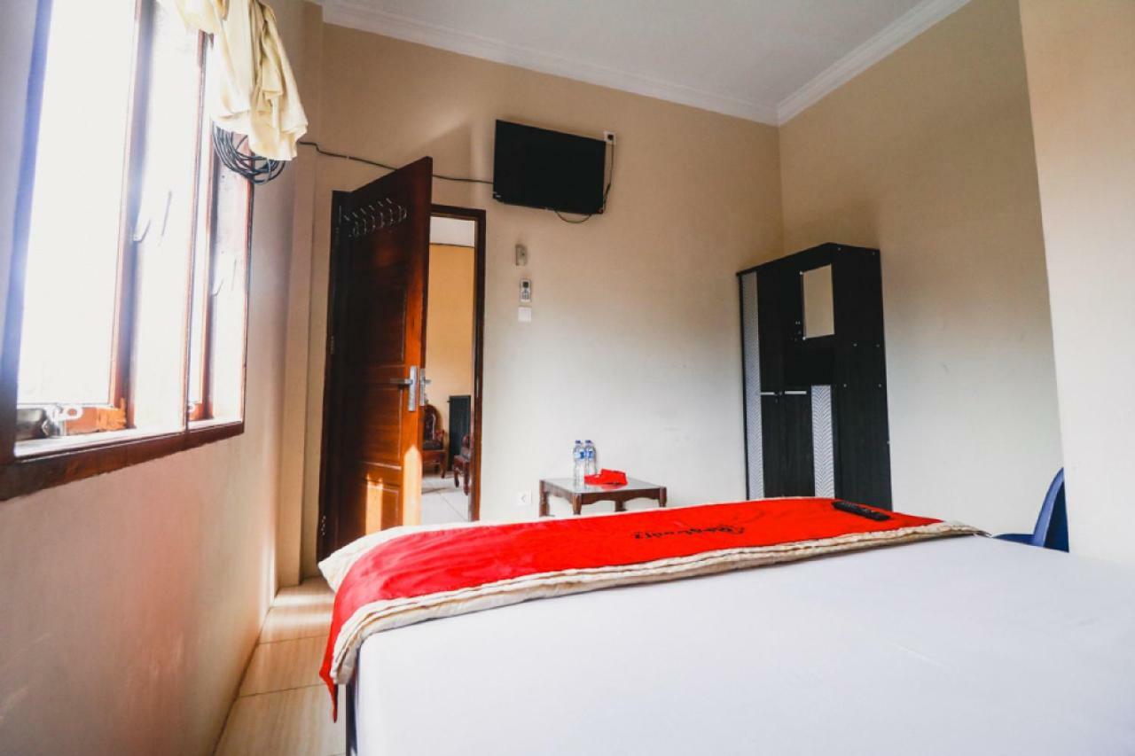 Reddoorz Near Jalan Gatot Subroto Medan Hotel Exterior photo